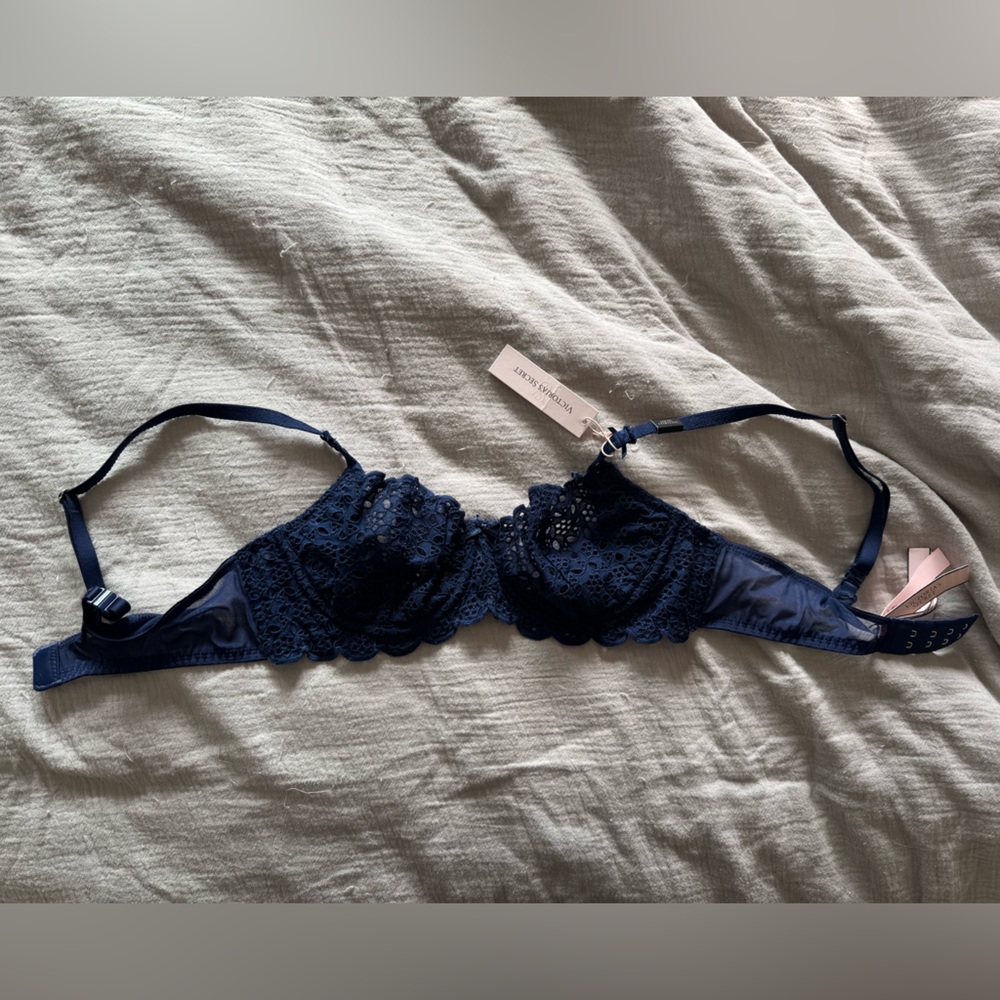 Victoria’s Secret Navy Blue Lace Bralette New With Tags 34A